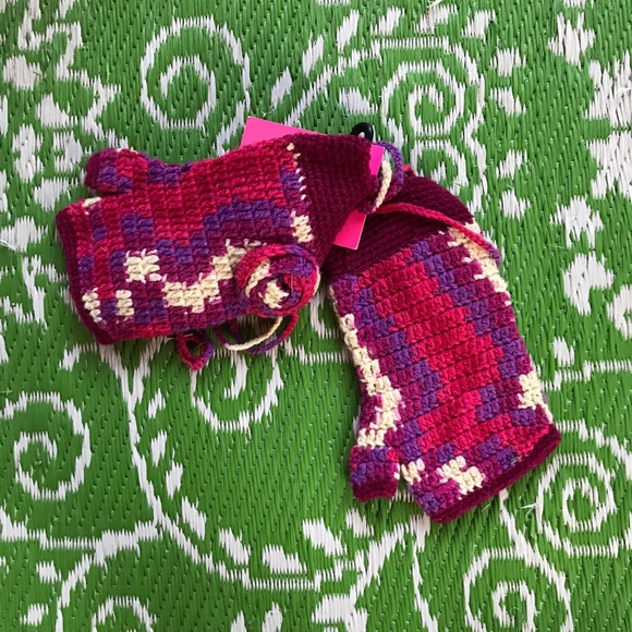 Betsey Johnson Crocheted Fingerless Gloves - Picture 4 of 4